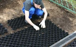 Монтаж газонной решетки для парковки от Станадртпарк Монтаж пластиковой газонной решетки для парковки