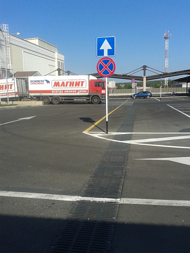 Щелевые усиленные решетки Стандартпарк в местах передвижения транспортных средств