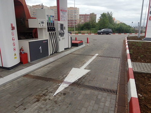 Отвод стоков возле автозаправных колонок от Стандартпарк