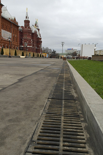 Установка лотков водоотвода от Стандартпарк