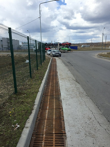Высокопрочные водоотводные лотки на парковке - Стандартпарк