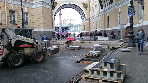 Установка лотков линейного водоотвода с решетками Стандартпарк