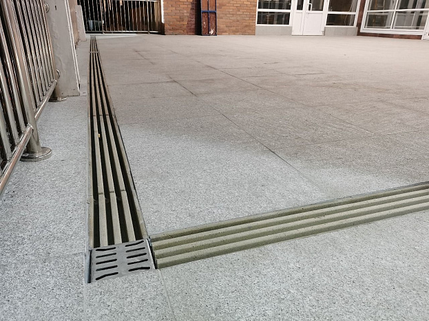 Лоток CompoMax Open Slot "Гребенка" из полимербетона песочный шириной 150 мм, рис. 3