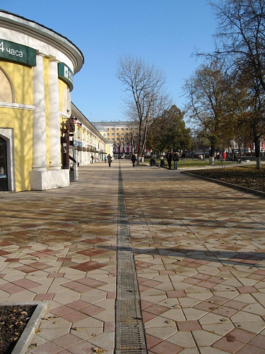 Закрытые щелевыми решетками лотки водоотвода от Стандартпарк