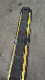 Делиниатор (колесоотбойник) композитный КО915 (чёрный, комплект из двух частей)