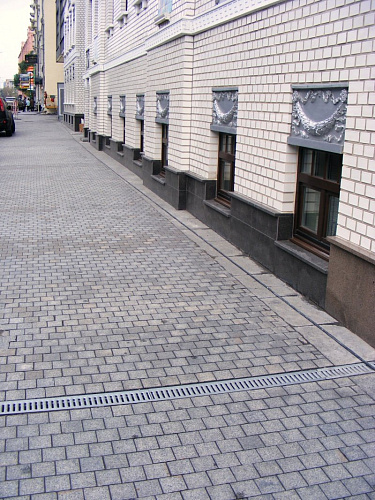 Водоотвод поверхностных стоков с тротуаров от Стандартпарк